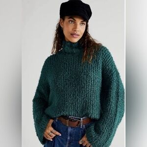 EUC Free People Canyon Fuzzy Pullover Sweater
In Green Large